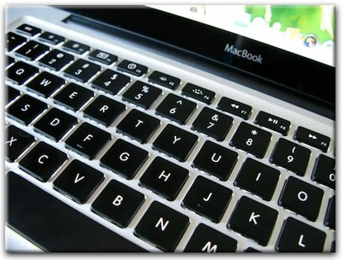 Замена клавиатуры Apple MacBook в Калининце