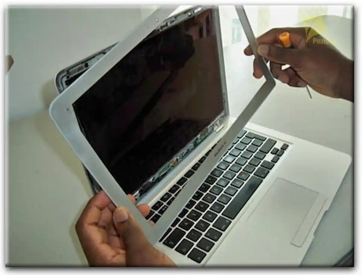 Замена экрана Apple MacBook в Калининце